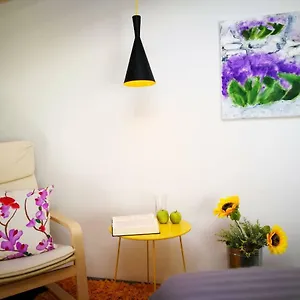  Apartman Art Kuning